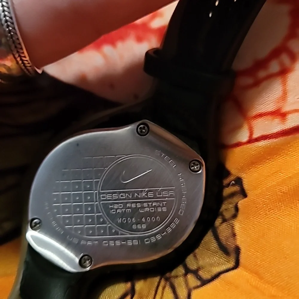 NIKE TRIAX FURY 100 WR0139‎ Mens Sports Watch Black & Grey New Battery